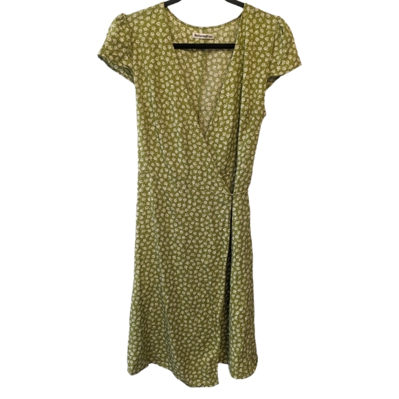Reformation Dresses & Skirts - Reformation Zena Green and White Floral Wrap Dress. Large